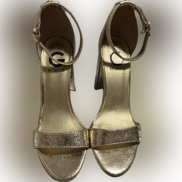 Sexy💋Guess 💋gold heels with charm 💋Sz: 7💋 - Picture 4 of 9